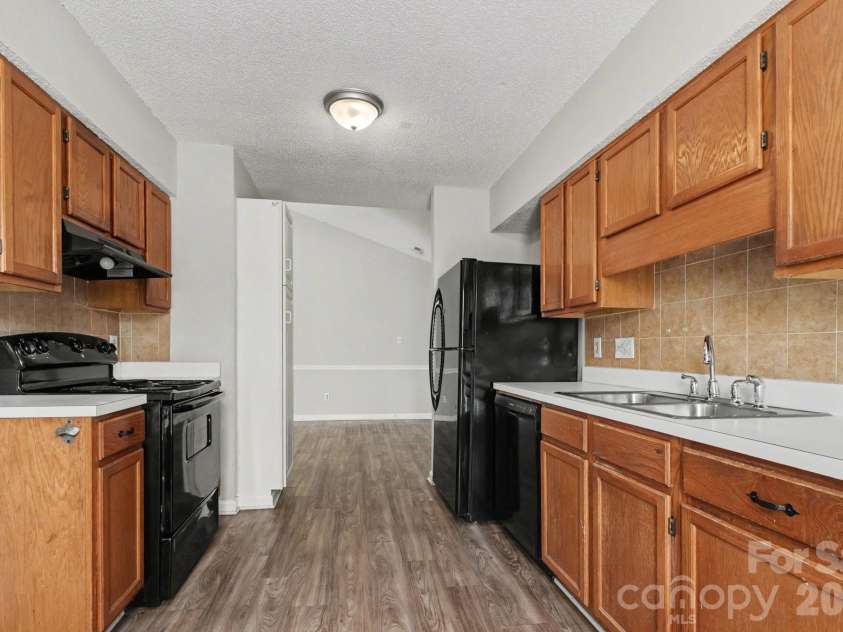 5513 Southminster Lane, Charlotte, NC 28216.  MLS# CAR4361368, YatesRealty ID 13746. 