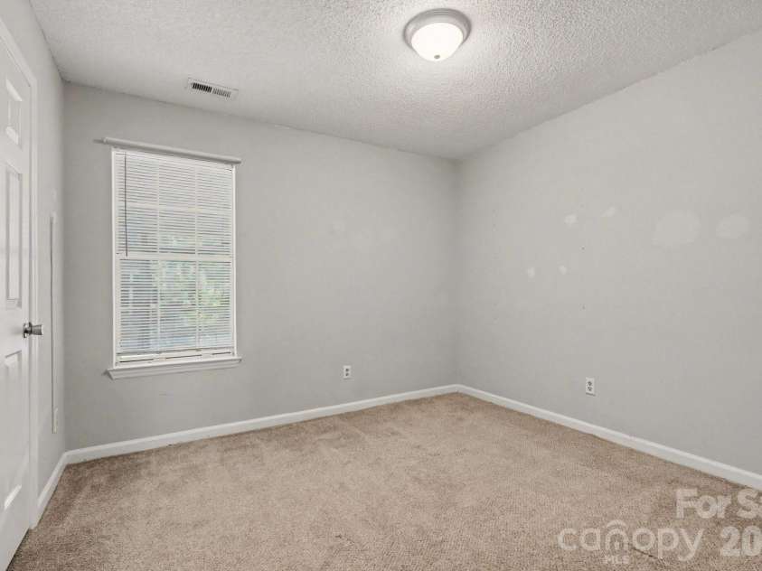 5513 Southminster Lane, Charlotte, NC 28216.  MLS# CAR4361368, YatesRealty ID 13746. 
