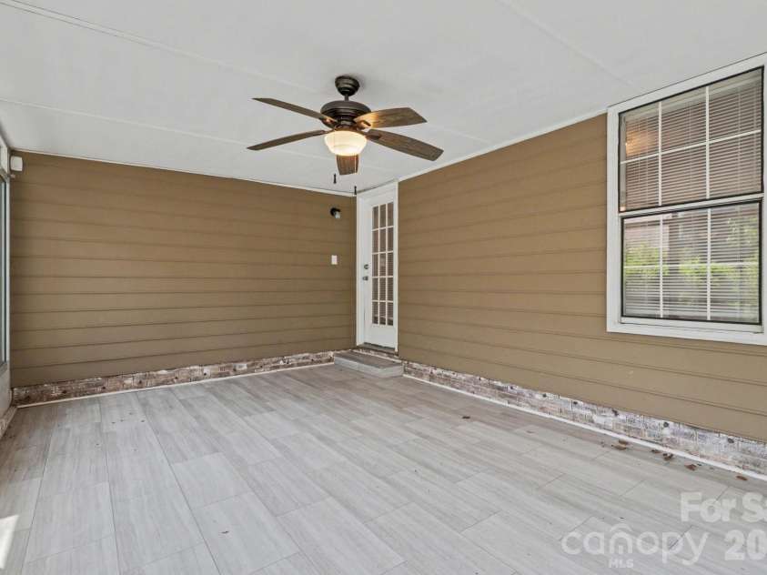 5513 Southminster Lane, Charlotte, NC 28216.  MLS# CAR4361368, YatesRealty ID 13746. 