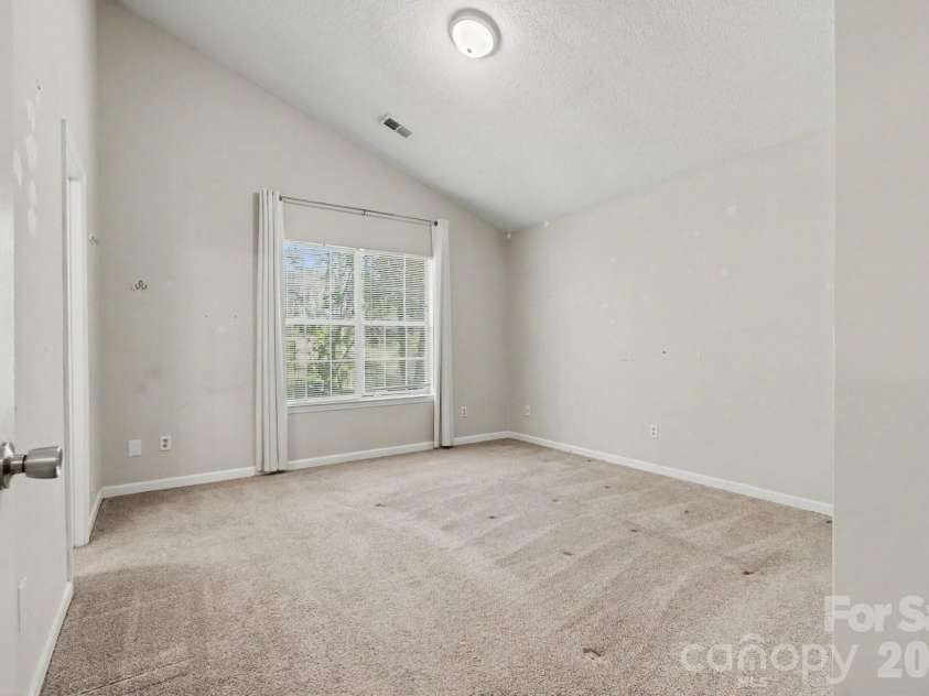 5513 Southminster Lane, Charlotte, NC 28216.  MLS# CAR4361368, YatesRealty ID 13746. 