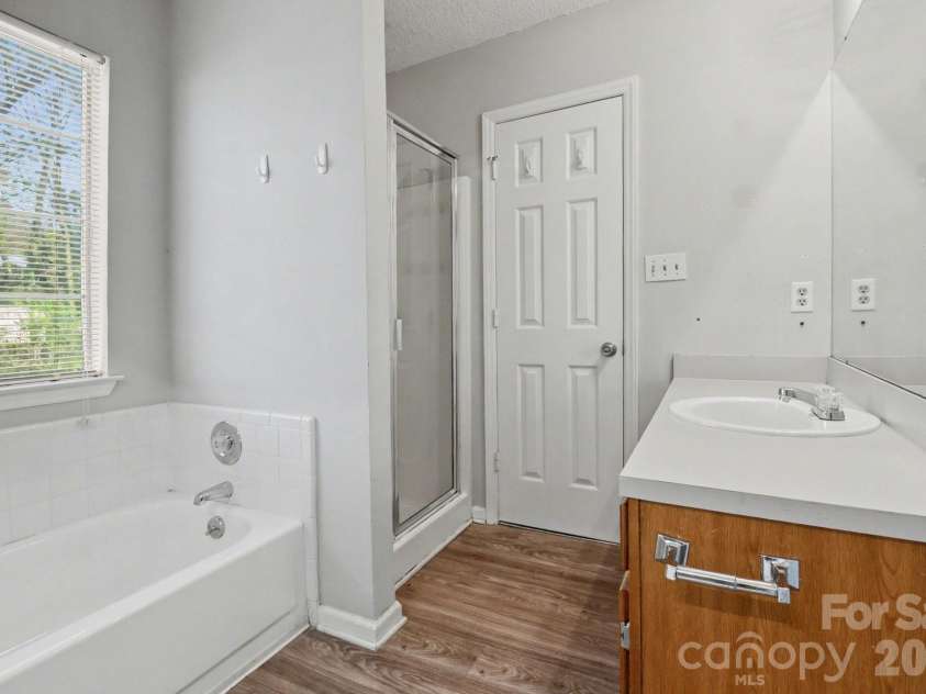 5513 Southminster Lane, Charlotte, NC 28216.  MLS# CAR4361368, YatesRealty ID 13746. 
