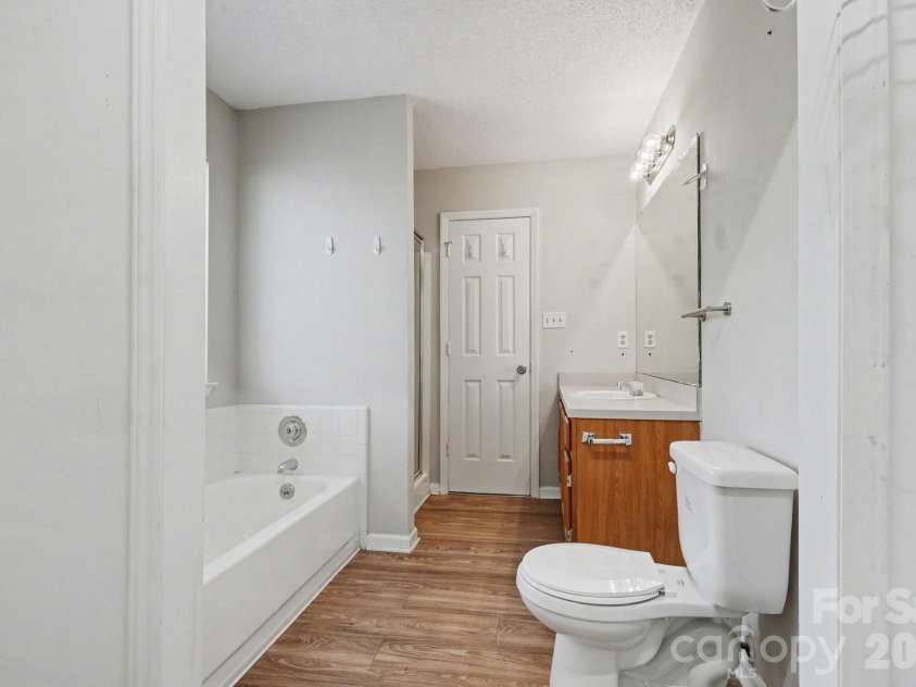 5513 Southminster Lane, Charlotte, NC 28216.  MLS# CAR4361368, YatesRealty ID 13746. 