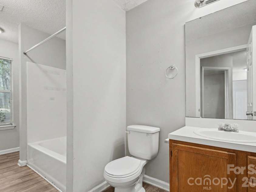 5513 Southminster Lane, Charlotte, NC 28216.  MLS# CAR4361368, YatesRealty ID 13746. 