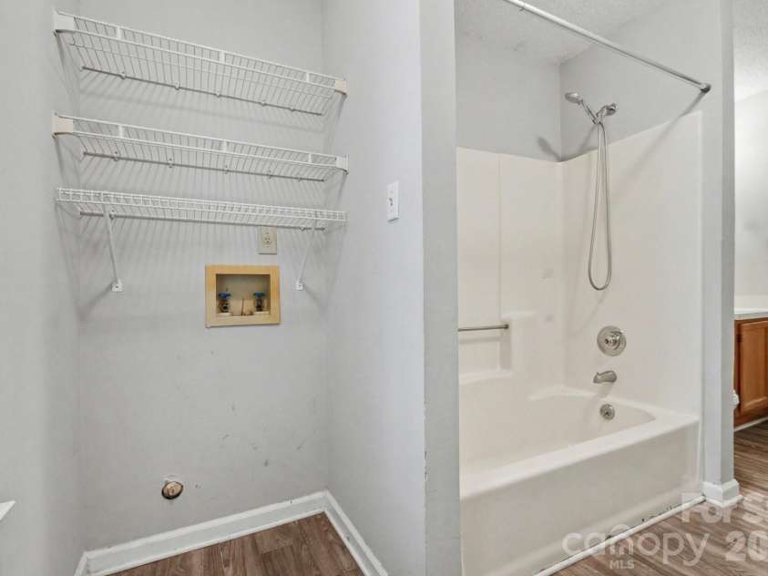 5513 Southminster Lane, Charlotte, NC 28216.  MLS# CAR4361368, YatesRealty ID 13746. 