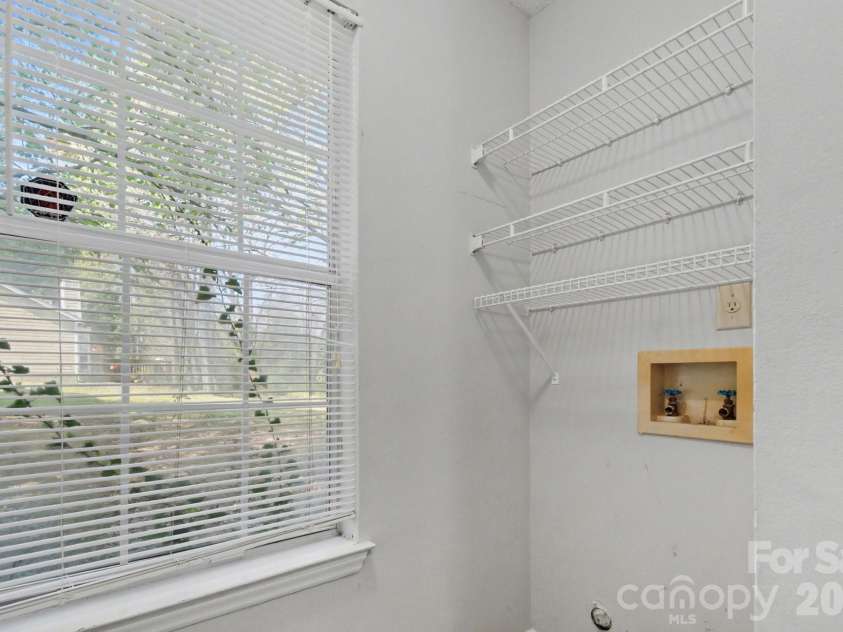 5513 Southminster Lane, Charlotte, NC 28216.  MLS# CAR4361368, YatesRealty ID 13746. 