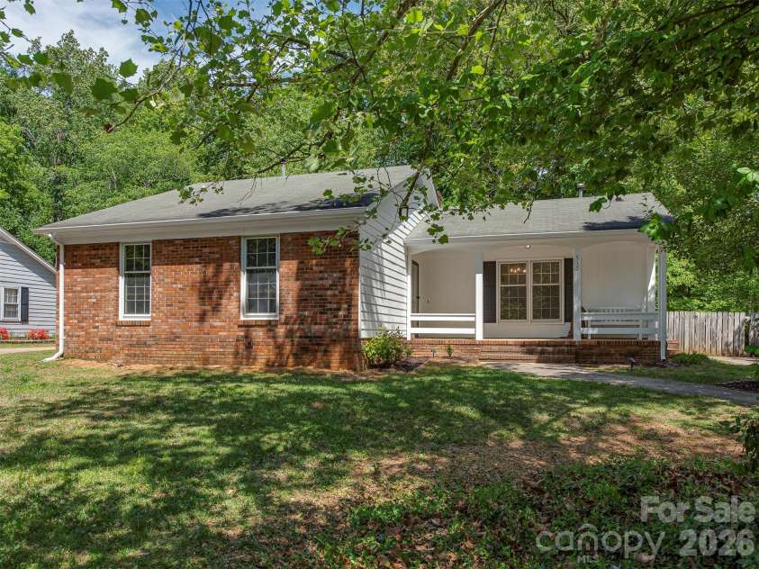 517 Fence Post Lane, Matthews, NC 28105.  MLS# CAR4367263, YatesRealty ID 13747. 