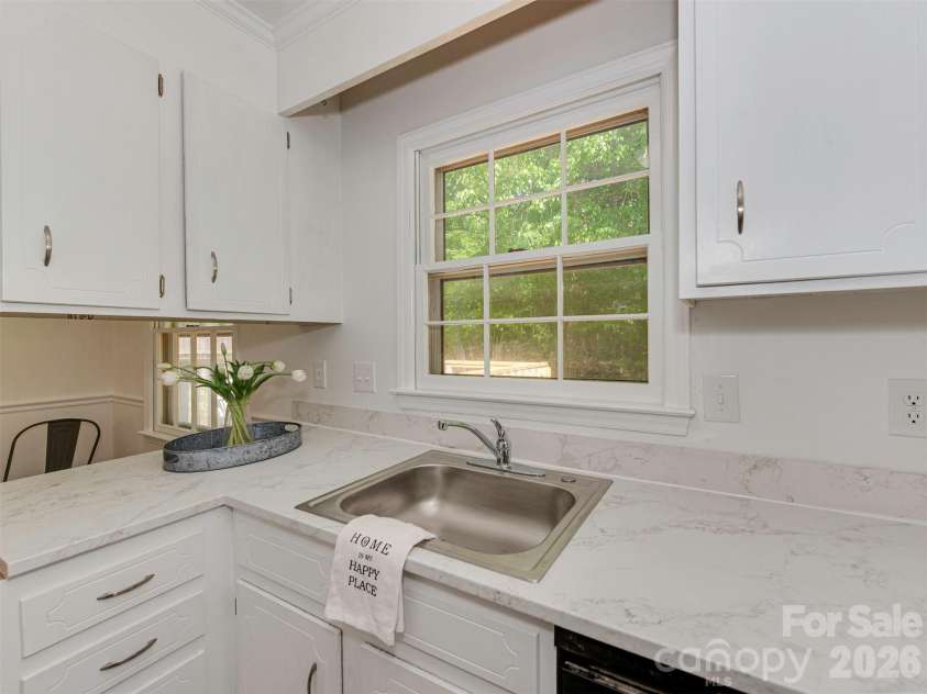 517 Fence Post Lane, Matthews, NC 28105.  MLS# CAR4367263, YatesRealty ID 13747. 