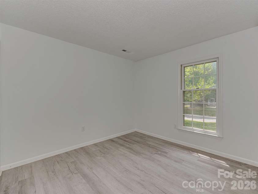 517 Fence Post Lane, Matthews, NC 28105.  MLS# CAR4367263, YatesRealty ID 13747. 