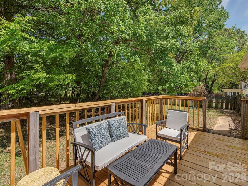 517 Fence Post Lane, Matthews, NC 28105.  MLS# CAR4367263, YatesRealty ID 13747. 