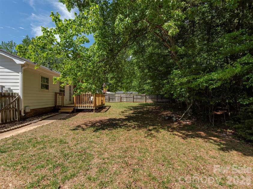 517 Fence Post Lane, Matthews, NC 28105.  MLS# CAR4367263, YatesRealty ID 13747. 
