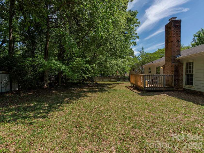 517 Fence Post Lane, Matthews, NC 28105.  MLS# CAR4367263, YatesRealty ID 13747. 