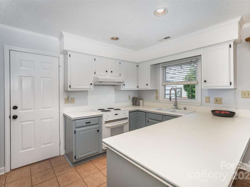 1014 Covewood Court, Charlotte, NC 28270.  MLS# CAR4259103, YatesRealty ID 13748. 