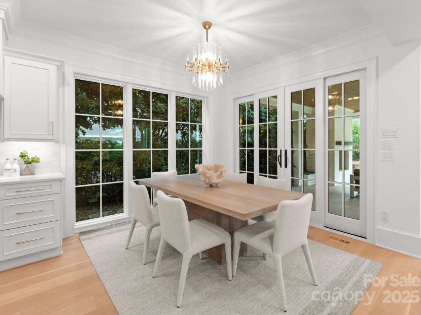 1446 Queens Road, Charlotte, NC 28207.  MLS# CAR4186575, YatesRealty ID 1375. Dining area