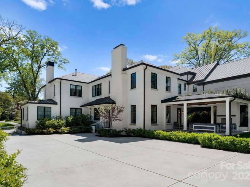 1446 Queens Road, Charlotte, NC 28207.  MLS# CAR4186575, YatesRealty ID 1375. Driveway