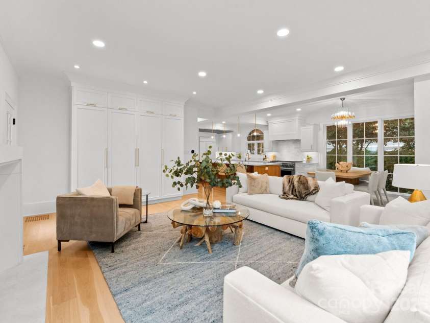 1446 Queens Road, Charlotte, NC 28207.  MLS# CAR4186575, YatesRealty ID 1375. Family room