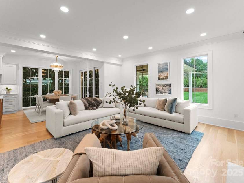 1446 Queens Road, Charlotte, NC 28207.  MLS# CAR4186575, YatesRealty ID 1375. Family room