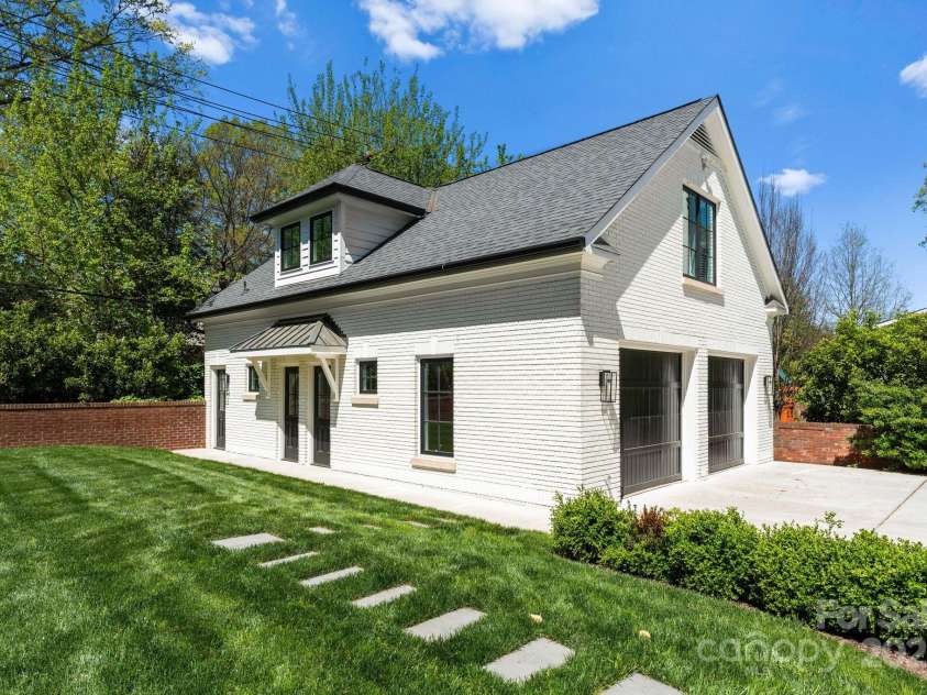 1446 Queens Road, Charlotte, NC 28207.  MLS# CAR4186575, YatesRealty ID 1375. Garage/guest suite above