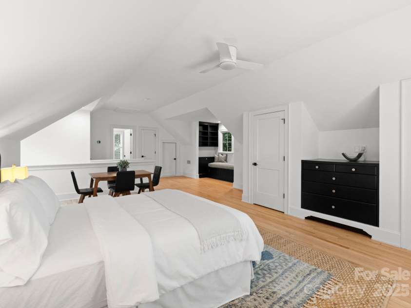 1446 Queens Road, Charlotte, NC 28207.  MLS# CAR4186575, YatesRealty ID 1375. Guest suite above garage