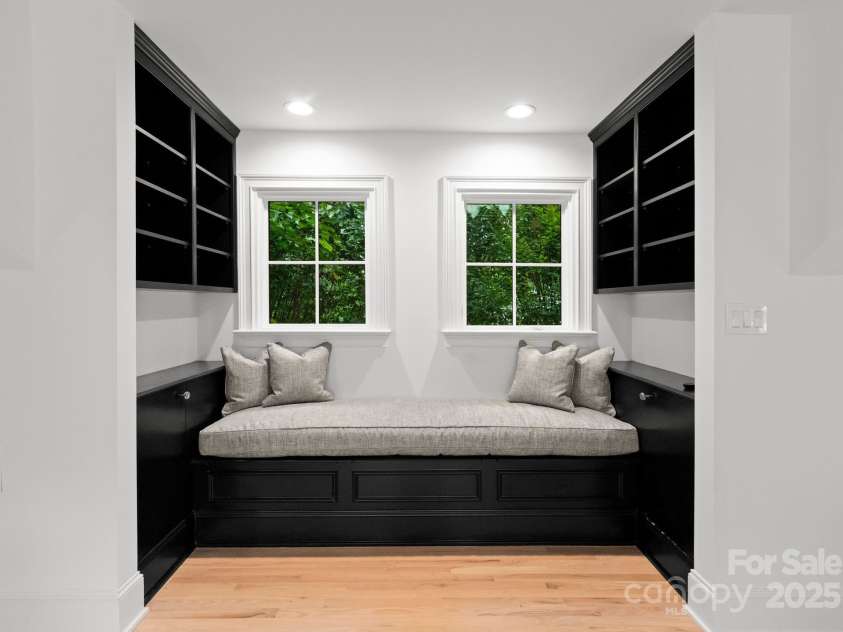 1446 Queens Road, Charlotte, NC 28207.  MLS# CAR4186575, YatesRealty ID 1375. Guest suite above garage