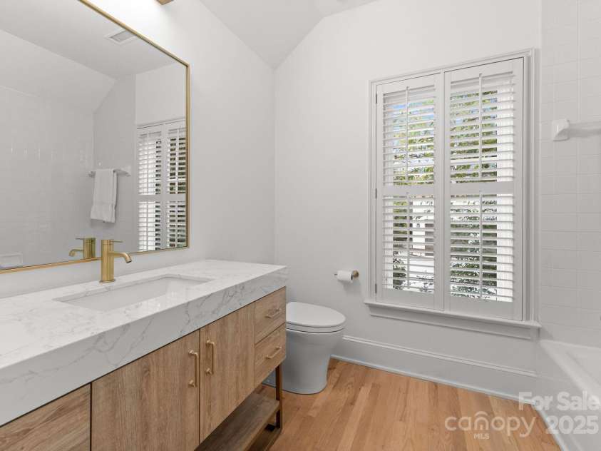 1446 Queens Road, Charlotte, NC 28207.  MLS# CAR4186575, YatesRealty ID 1375. Guest suite full bath