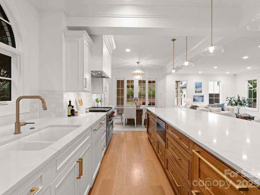 1446 Queens Road, Charlotte, NC 28207.  MLS# CAR4186575, YatesRealty ID 1375. Kitchen