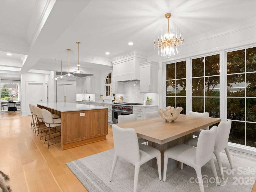 1446 Queens Road, Charlotte, NC 28207.  MLS# CAR4186575, YatesRealty ID 1375. Kitchen/dining area