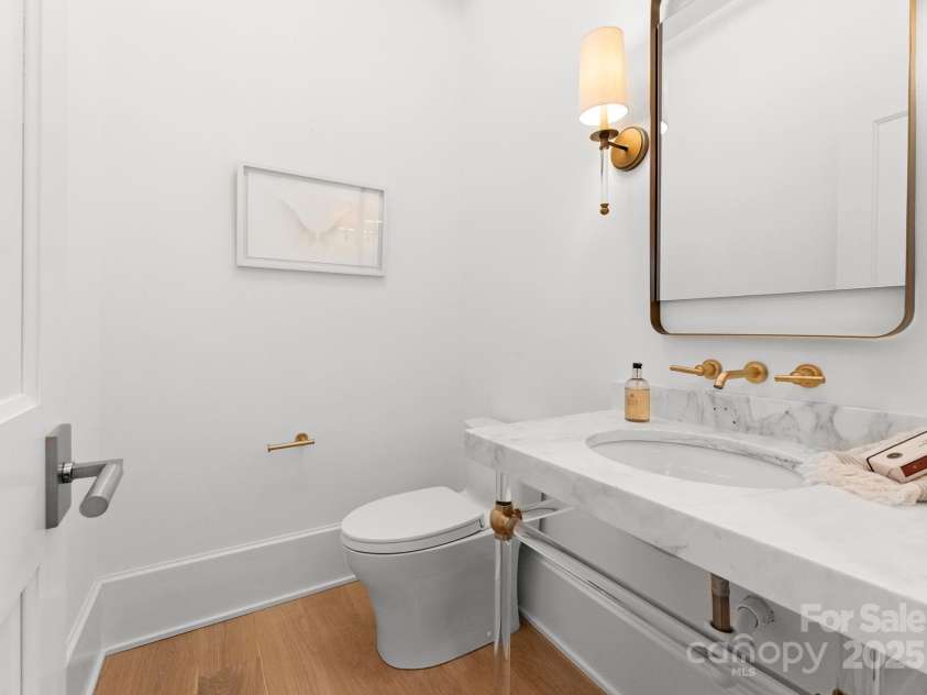 1446 Queens Road, Charlotte, NC 28207.  MLS# CAR4186575, YatesRealty ID 1375. Powder room