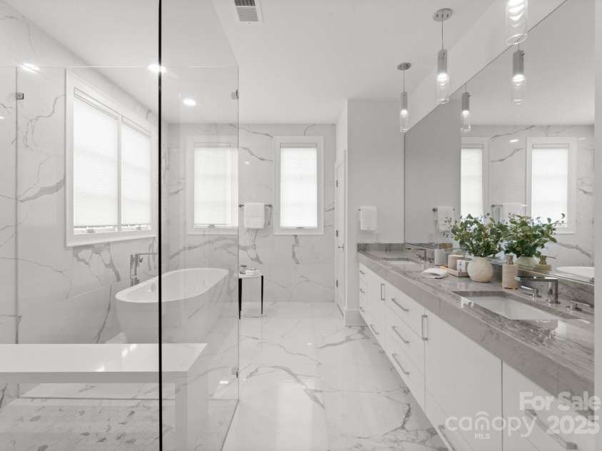 1446 Queens Road, Charlotte, NC 28207.  MLS# CAR4186575, YatesRealty ID 1375. Primary bathroom