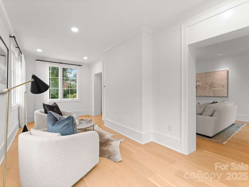 1446 Queens Road, Charlotte, NC 28207.  MLS# CAR4186575, YatesRealty ID 1375. Sunroom