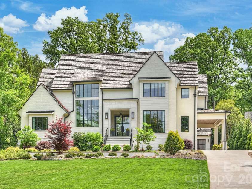 1931 Shoreham Drive, Charlotte, NC 28211.  MLS# CAR4369761, YatesRealty ID 13751. 