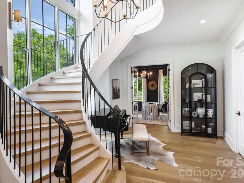 1931 Shoreham Drive, Charlotte, NC 28211.  MLS# CAR4369761, YatesRealty ID 13751. 