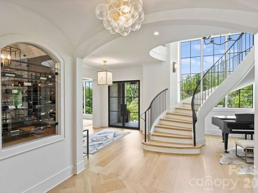 1931 Shoreham Drive, Charlotte, NC 28211.  MLS# CAR4369761, YatesRealty ID 13751. 