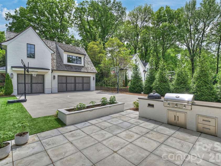 1931 Shoreham Drive, Charlotte, NC 28211.  MLS# CAR4369761, YatesRealty ID 13751. 