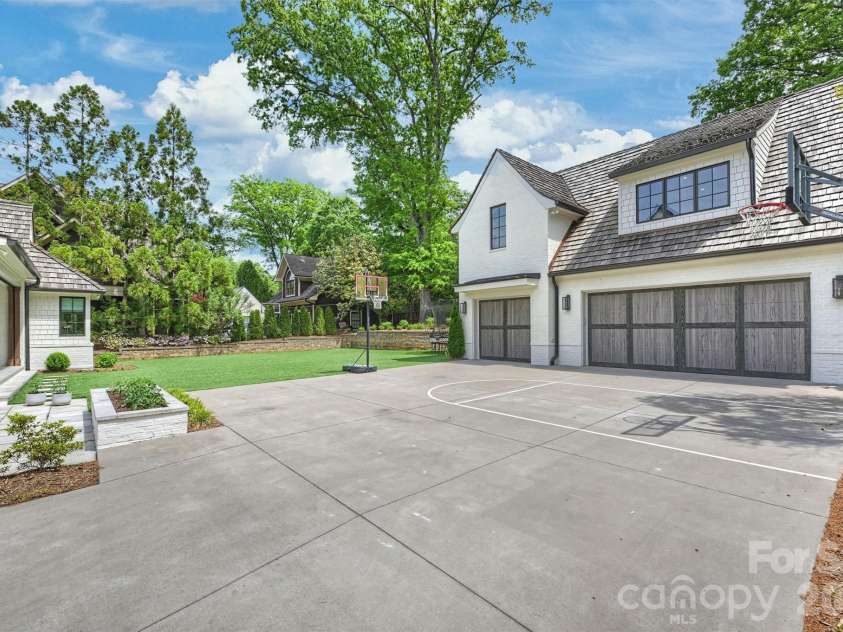 1931 Shoreham Drive, Charlotte, NC 28211.  MLS# CAR4369761, YatesRealty ID 13751. 
