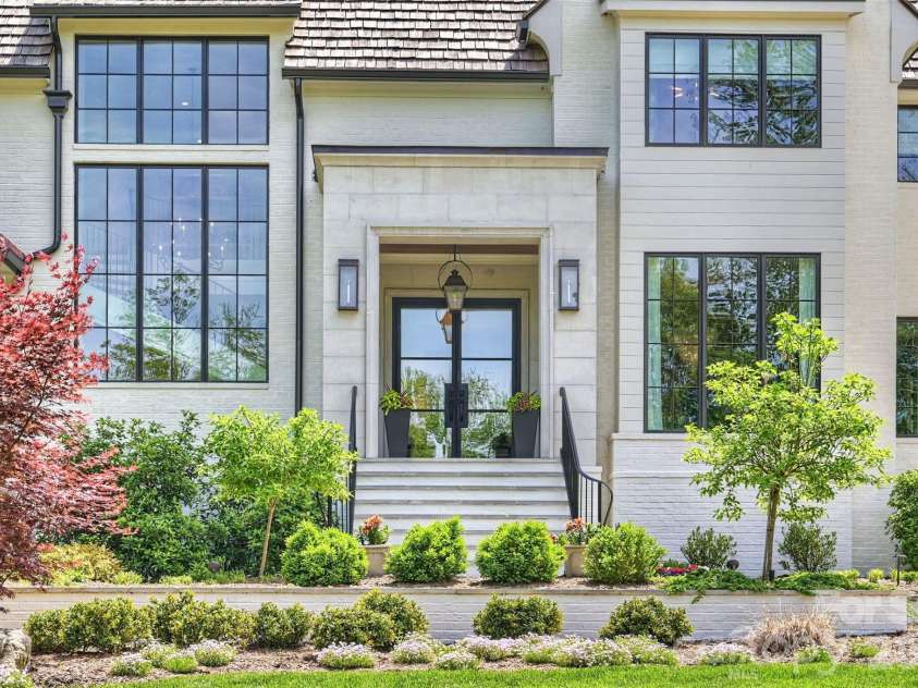 1931 Shoreham Drive, Charlotte, NC 28211.  MLS# CAR4369761, YatesRealty ID 13751. Front entry 