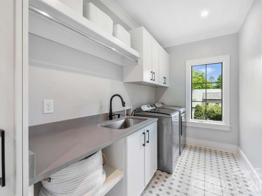 1931 Shoreham Drive, Charlotte, NC 28211.  MLS# CAR4369761, YatesRealty ID 13751. Laundry 