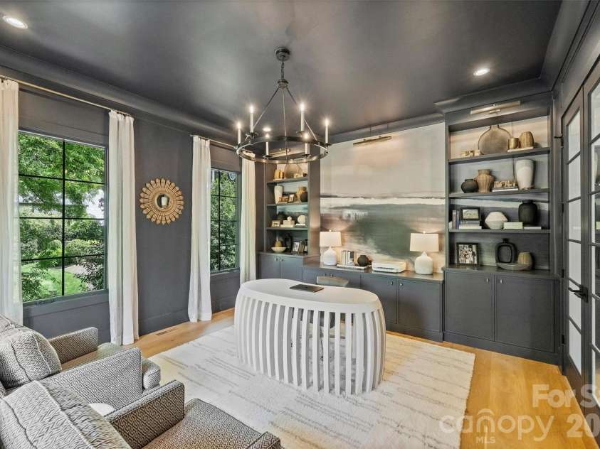 1931 Shoreham Drive, Charlotte, NC 28211.  MLS# CAR4369761, YatesRealty ID 13751. Office 
