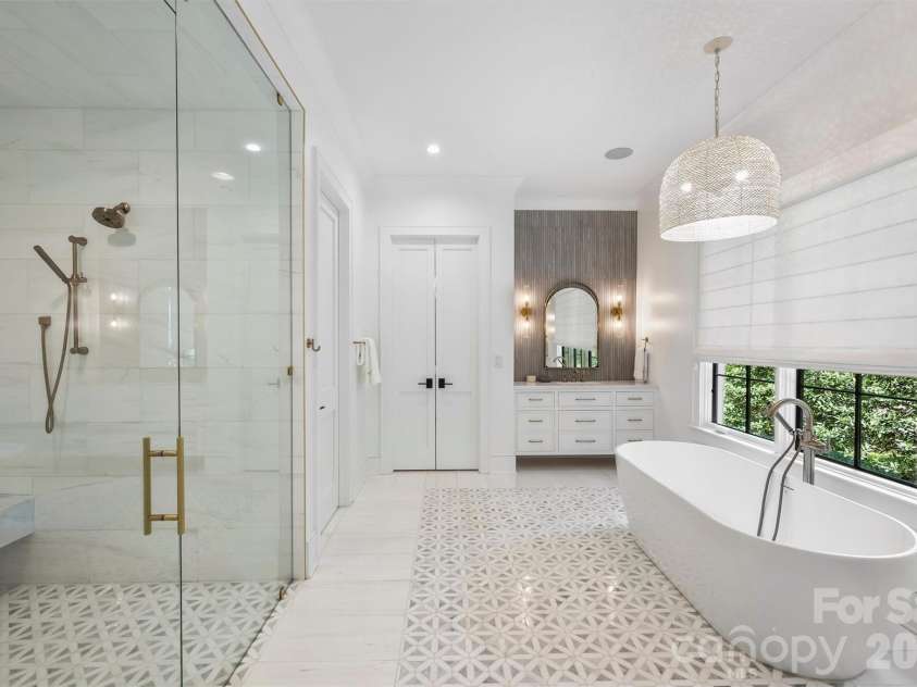 1931 Shoreham Drive, Charlotte, NC 28211.  MLS# CAR4369761, YatesRealty ID 13751. Primary Bathroom 
