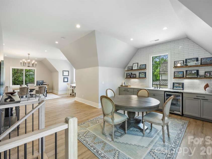1931 Shoreham Drive, Charlotte, NC 28211.  MLS# CAR4369761, YatesRealty ID 13751. Secondary Living Quarters 