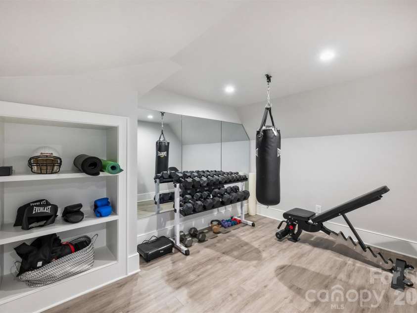 1931 Shoreham Drive, Charlotte, NC 28211.  MLS# CAR4369761, YatesRealty ID 13751. Third floor bonus 