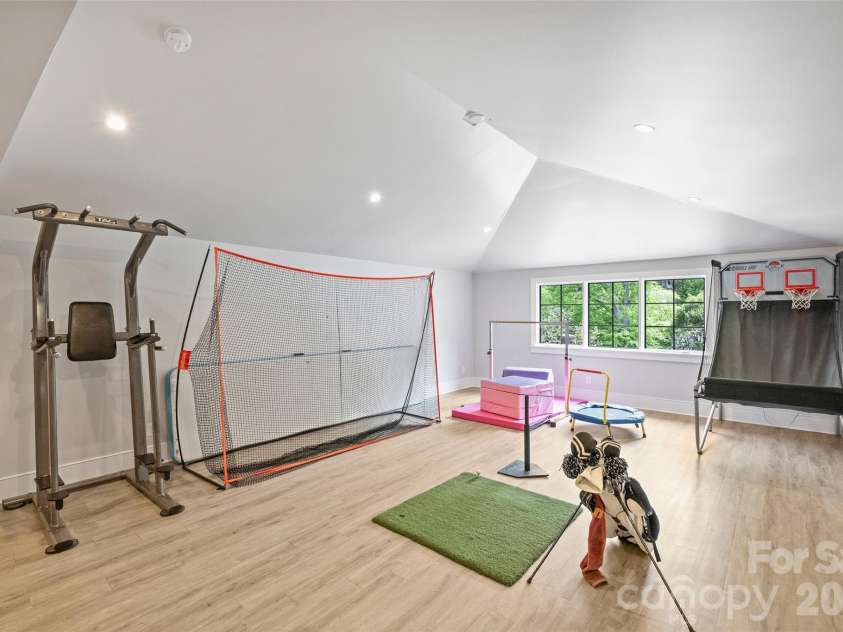 1931 Shoreham Drive, Charlotte, NC 28211.  MLS# CAR4369761, YatesRealty ID 13751. Third floor bonus 