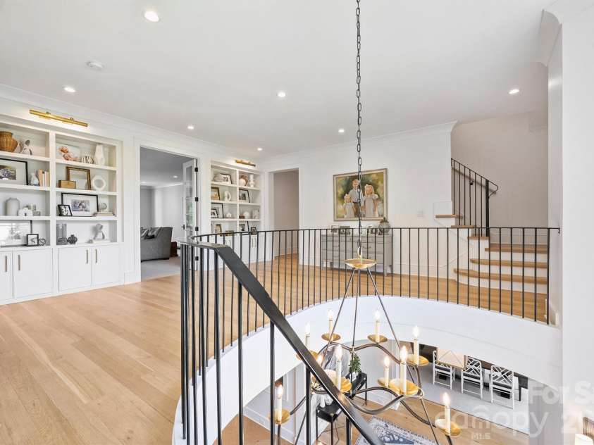 1931 Shoreham Drive, Charlotte, NC 28211.  MLS# CAR4369761, YatesRealty ID 13751. Upstairs landing 