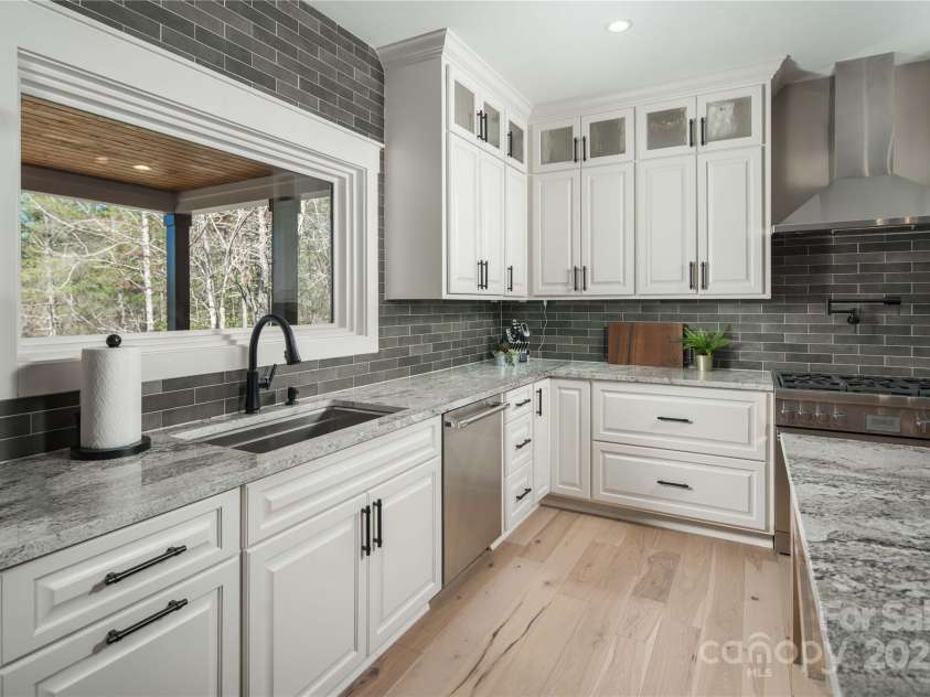 1555 Royal Lane, Lenoir, NC 28645.  MLS# CAR4243068, YatesRealty ID 13752. 