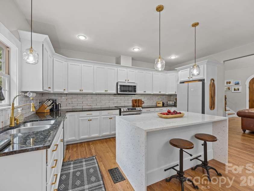 18 Oak Springs Drive, Arden, NC 28704.  MLS# CAR4343795, YatesRealty ID 13755. 