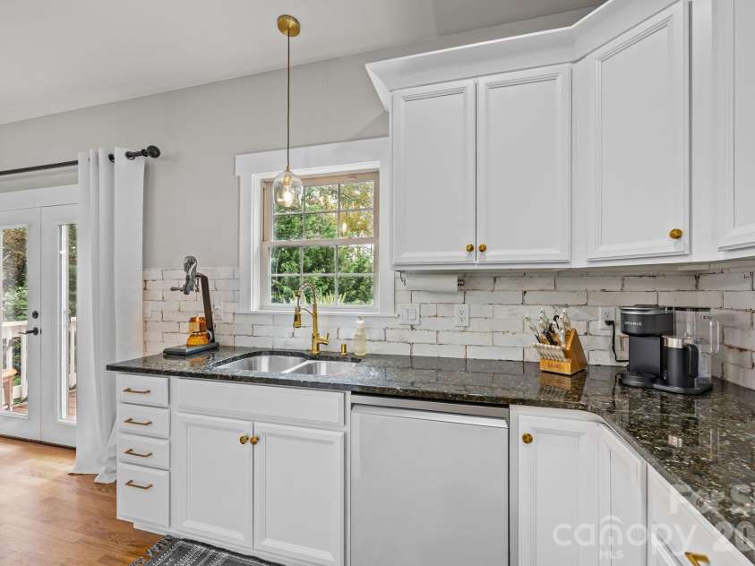 18 Oak Springs Drive, Arden, NC 28704.  MLS# CAR4343795, YatesRealty ID 13755. 