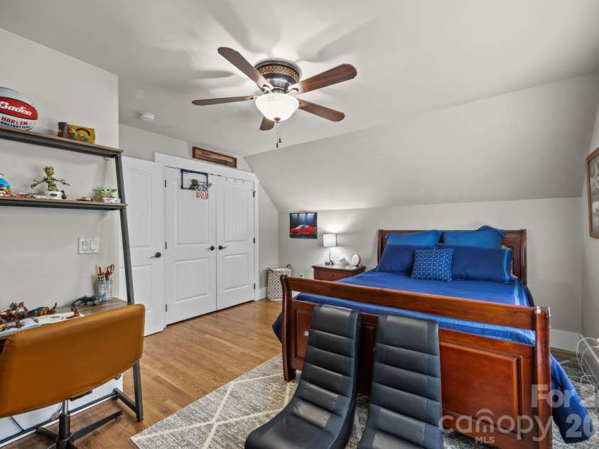 18 Oak Springs Drive, Arden, NC 28704.  MLS# CAR4343795, YatesRealty ID 13755. 