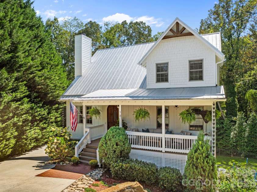 18 Oak Springs Drive, Arden, NC 28704.  MLS# CAR4343795, YatesRealty ID 13755. 