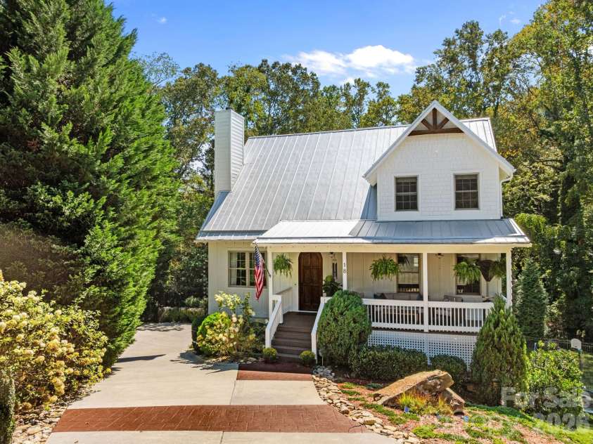18 Oak Springs Drive, Arden, NC 28704.  MLS# CAR4343795, YatesRealty ID 13755. 