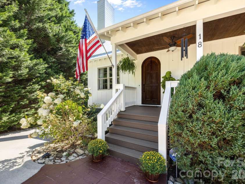 18 Oak Springs Drive, Arden, NC 28704.  MLS# CAR4343795, YatesRealty ID 13755. 