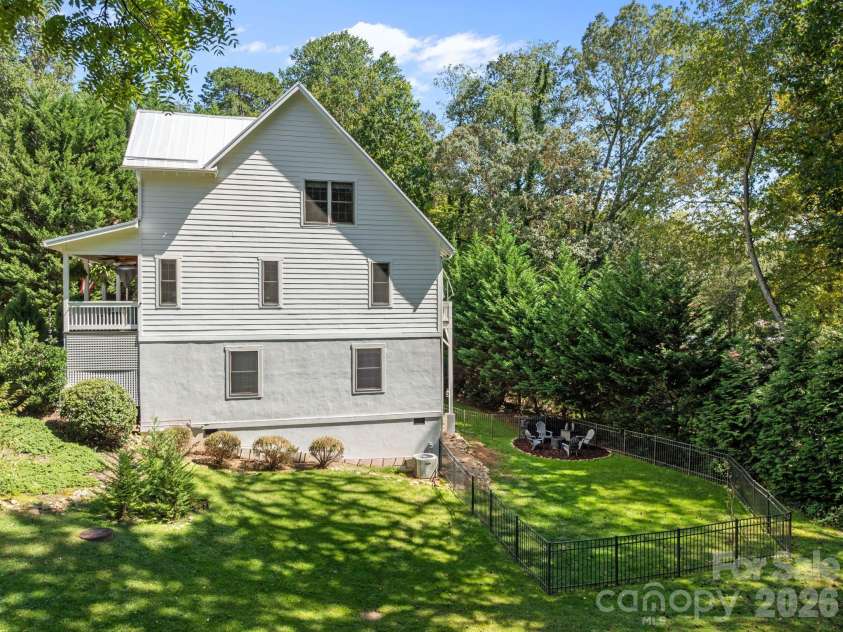 18 Oak Springs Drive, Arden, NC 28704.  MLS# CAR4343795, YatesRealty ID 13755. 